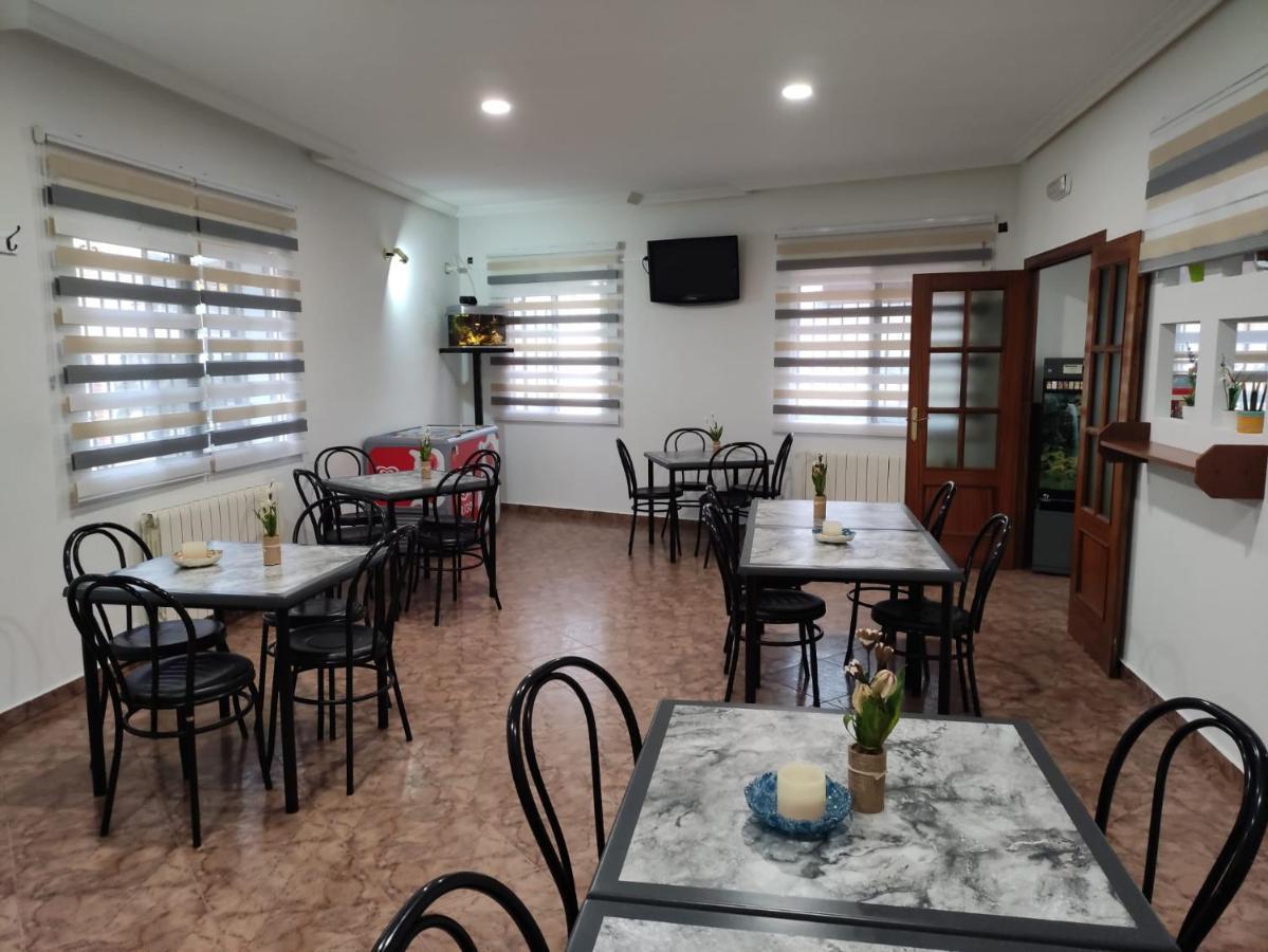 Hostal Restaurante El Abad Abadia Exterior foto